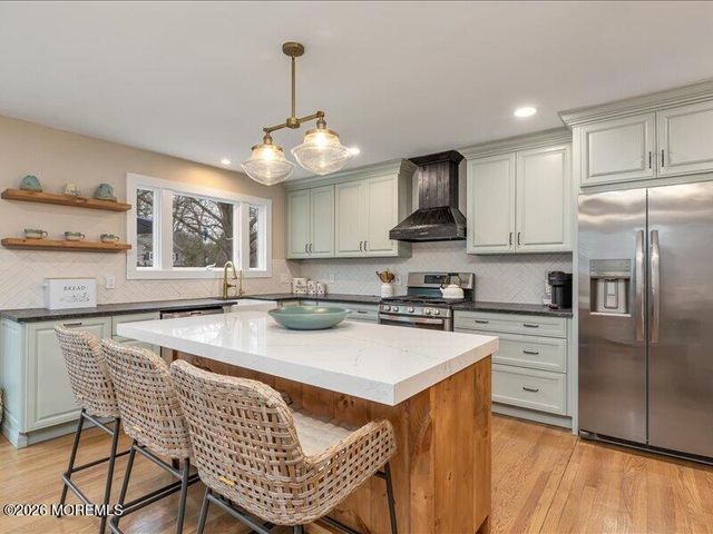 28 Spruce Drive, Shrewsbury Boro, NJ 07702