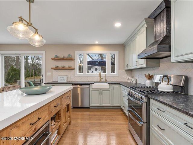 28 Spruce Drive, Shrewsbury Boro, NJ 07702