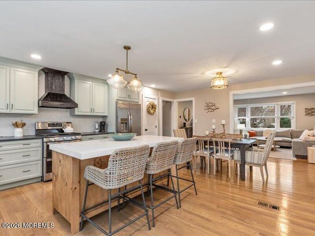 28 Spruce Drive, Shrewsbury Boro, NJ 07702