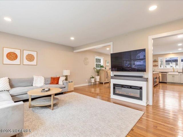 28 Spruce Drive, Shrewsbury Boro, NJ 07702