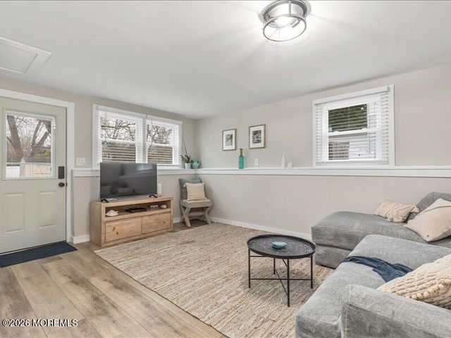 28 Spruce Drive, Shrewsbury Boro, NJ 07702