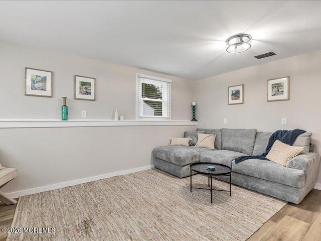 28 Spruce Drive, Shrewsbury Boro, NJ 07702