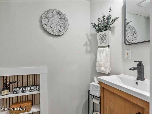 28 Spruce Drive, Shrewsbury Boro, NJ 07702