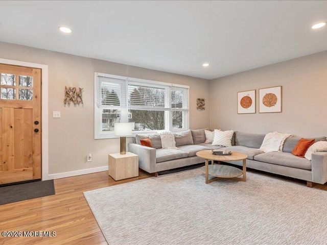 28 Spruce Drive, Shrewsbury Boro, NJ 07702