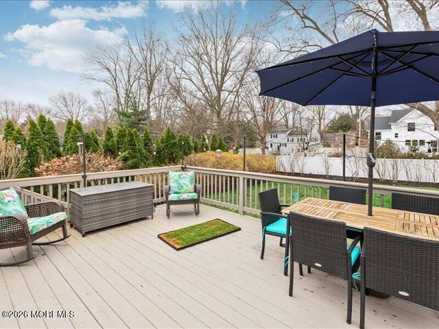 28 Spruce Drive, Shrewsbury Boro, NJ 07702