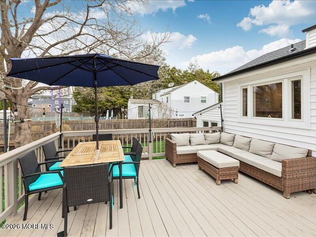 28 Spruce Drive, Shrewsbury Boro, NJ 07702