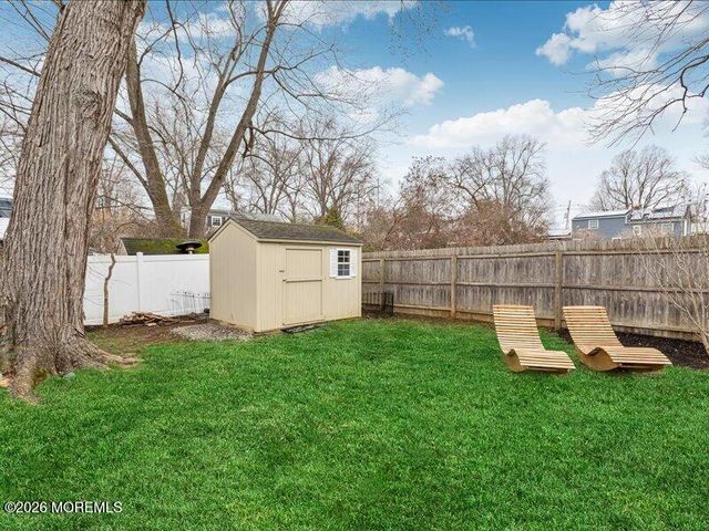 28 Spruce Drive, Shrewsbury Boro, NJ 07702