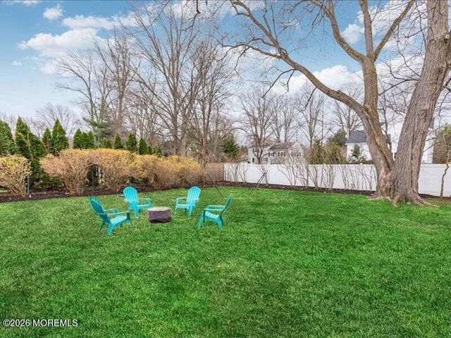 28 Spruce Drive, Shrewsbury Boro, NJ 07702