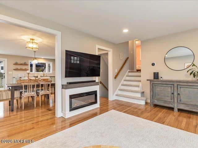 28 Spruce Drive, Shrewsbury Boro, NJ 07702