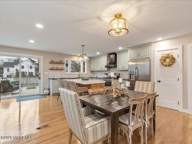 28 Spruce Drive, Shrewsbury Boro, NJ 07702