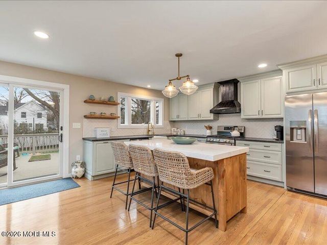 28 Spruce Drive, Shrewsbury Boro, NJ 07702