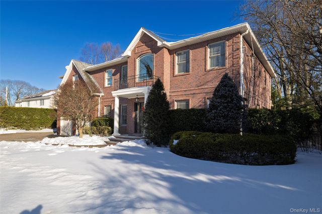 755 N Village Avenue, Rockville Centre, NY 11570