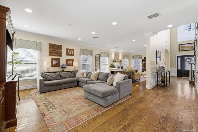 755 N Village Avenue, Rockville Centre, NY 11570