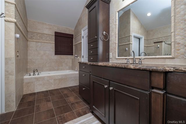 755 N Village Avenue, Rockville Centre, NY 11570