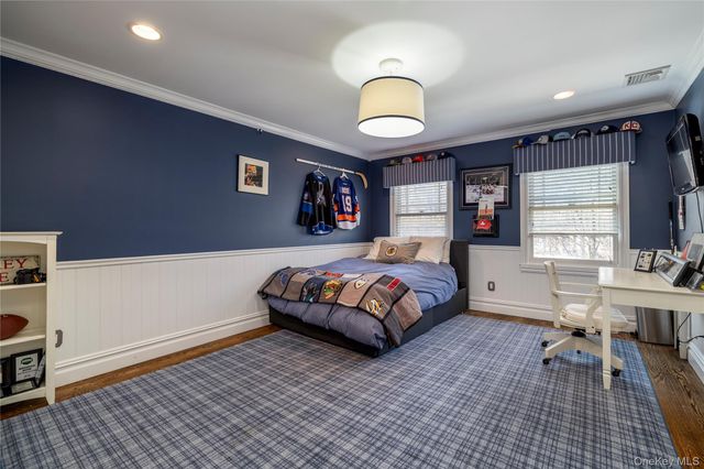 755 N Village Avenue, Rockville Centre, NY 11570