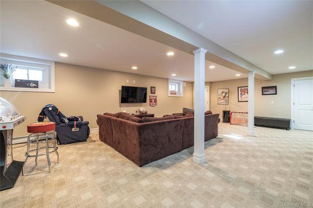 755 N Village Avenue, Rockville Centre, NY 11570