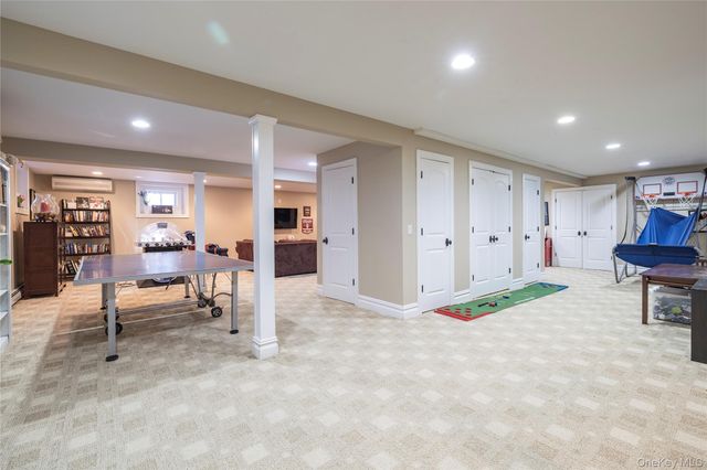 755 N Village Avenue, Rockville Centre, NY 11570