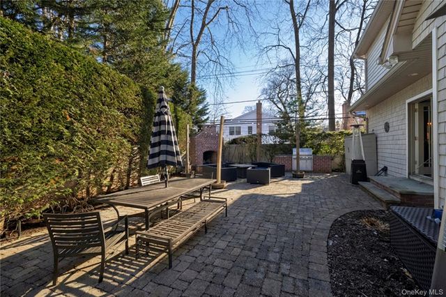 755 N Village Avenue, Rockville Centre, NY 11570