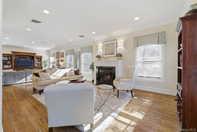 755 N Village Avenue, Rockville Centre, NY 11570