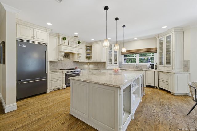 755 N Village Avenue, Rockville Centre, NY 11570