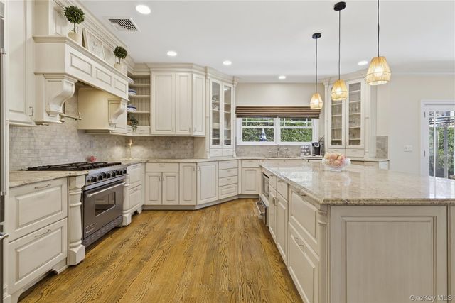 755 N Village Avenue, Rockville Centre, NY 11570