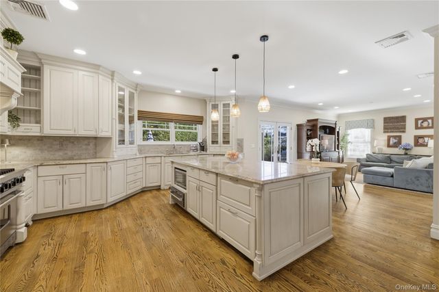 755 N Village Avenue, Rockville Centre, NY 11570