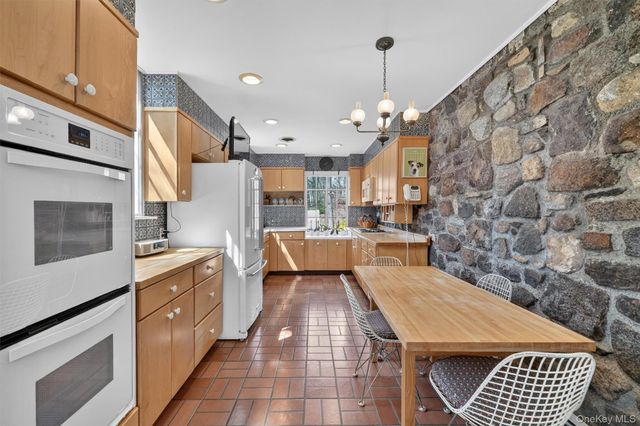 12 Inwood Lane W, Cortlandt Manor, NY 10567