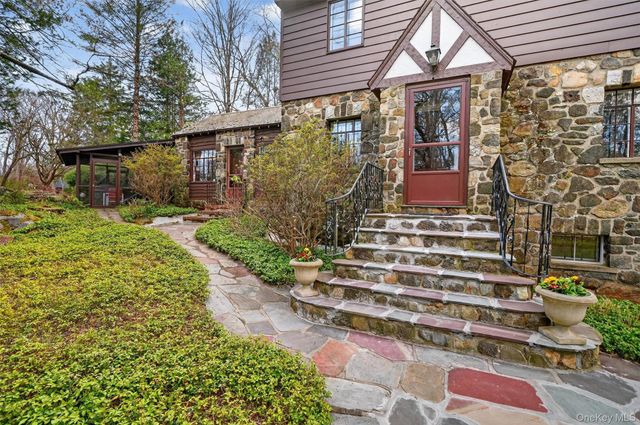 12 Inwood Lane W, Cortlandt Manor, NY 10567