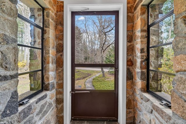 12 Inwood Lane W, Cortlandt Manor, NY 10567