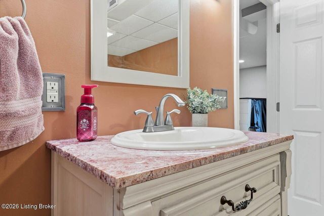 8814 Terry Rd, Louisville, KY 40258