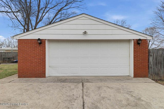 8814 Terry Rd, Louisville, KY 40258