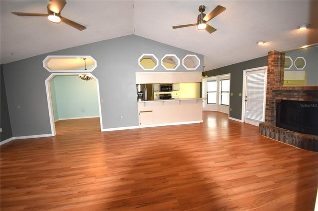 9109 QUEEN ELIZABETH COURT, Orlando, FL 32818