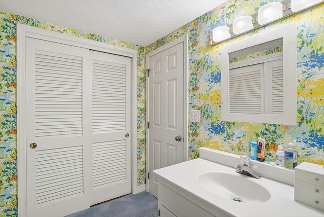 18 Coolidge Road, Wayland, MA 01778