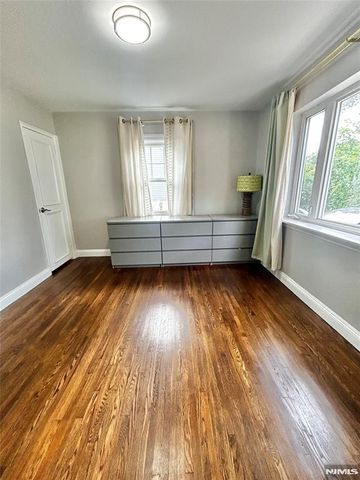 21 Blanche Court, Dumont, NJ 07628