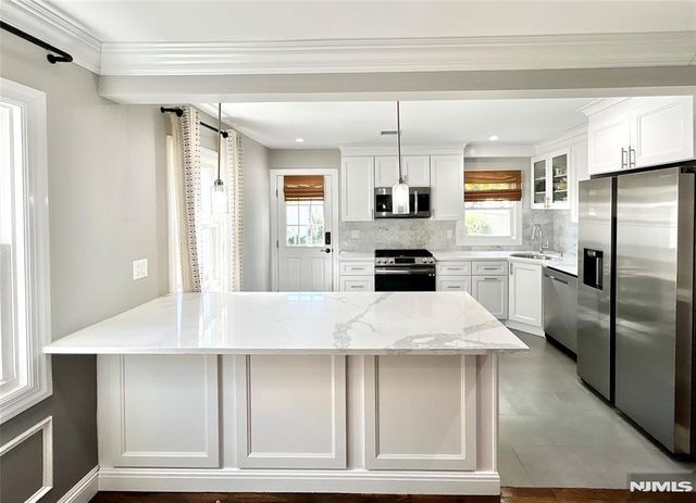21 Blanche Court, Dumont, NJ 07628