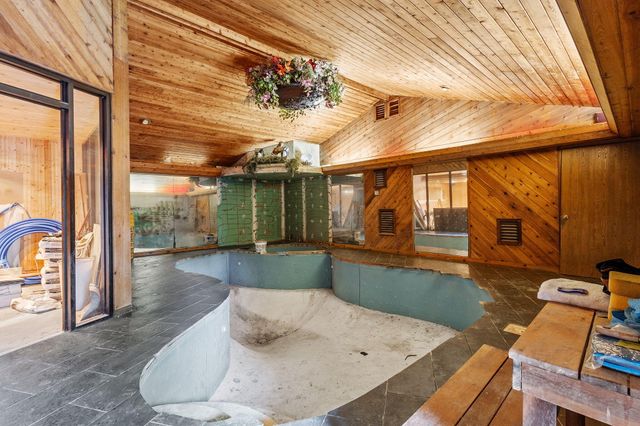 2549 E 1100 N, Demotte, IN 46310