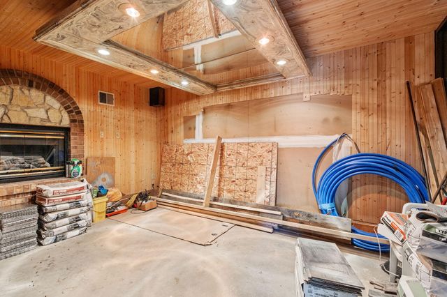 2549 E 1100 N, Demotte, IN 46310