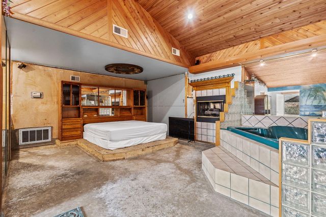 2549 E 1100 N, Demotte, IN 46310