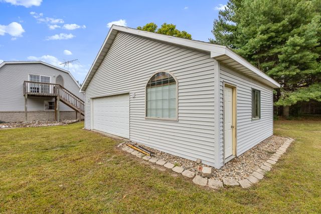 2549 E 1100 N, Demotte, IN 46310