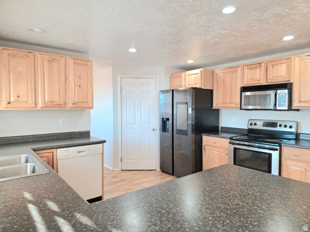 Image 7 of property listing at 631 W MAIN ST, Wellington, UT 84542