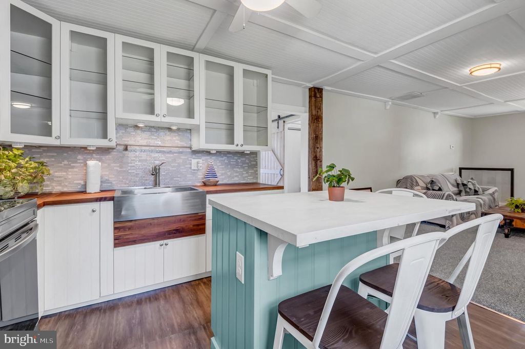 Image 15 of property listing at 2412 JARSEY AVE, Baltimore, MD 21219