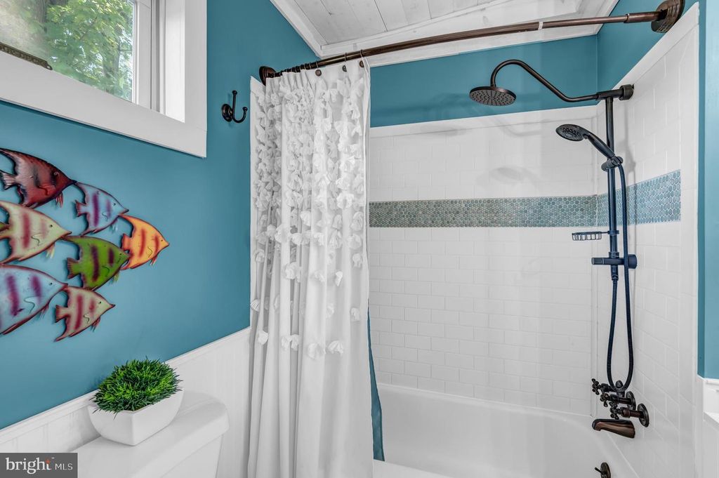 Image 22 of property listing at 2412 JARSEY AVE, Baltimore, MD 21219