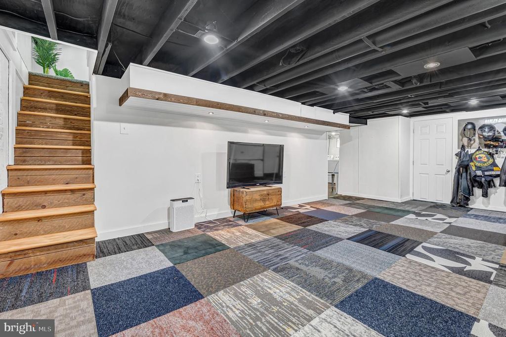Image 26 of property listing at 2412 JARSEY AVE, Baltimore, MD 21219