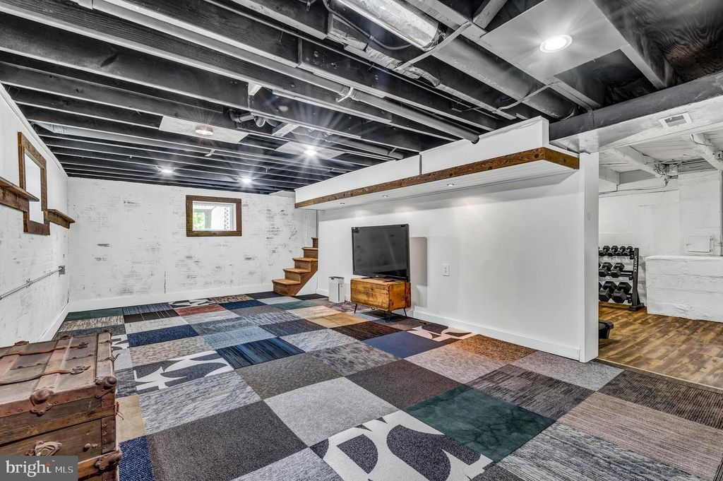 Image 27 of property listing at 2412 JARSEY AVE, Baltimore, MD 21219