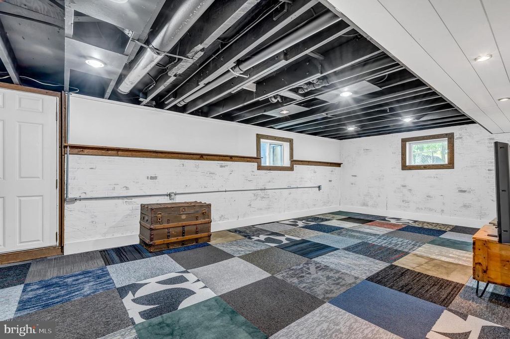 Image 28 of property listing at 2412 JARSEY AVE, Baltimore, MD 21219