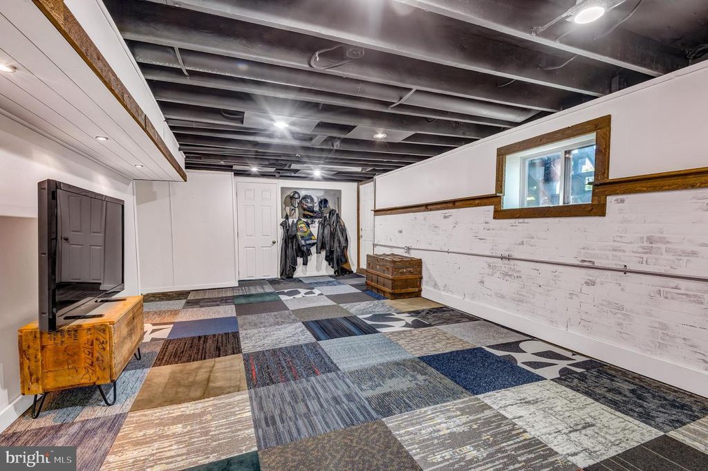 Image 29 of property listing at 2412 JARSEY AVE, Baltimore, MD 21219