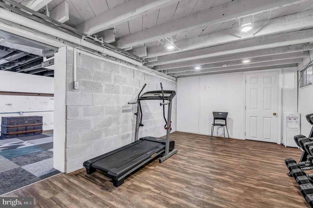 Image 30 of property listing at 2412 JARSEY AVE, Baltimore, MD 21219