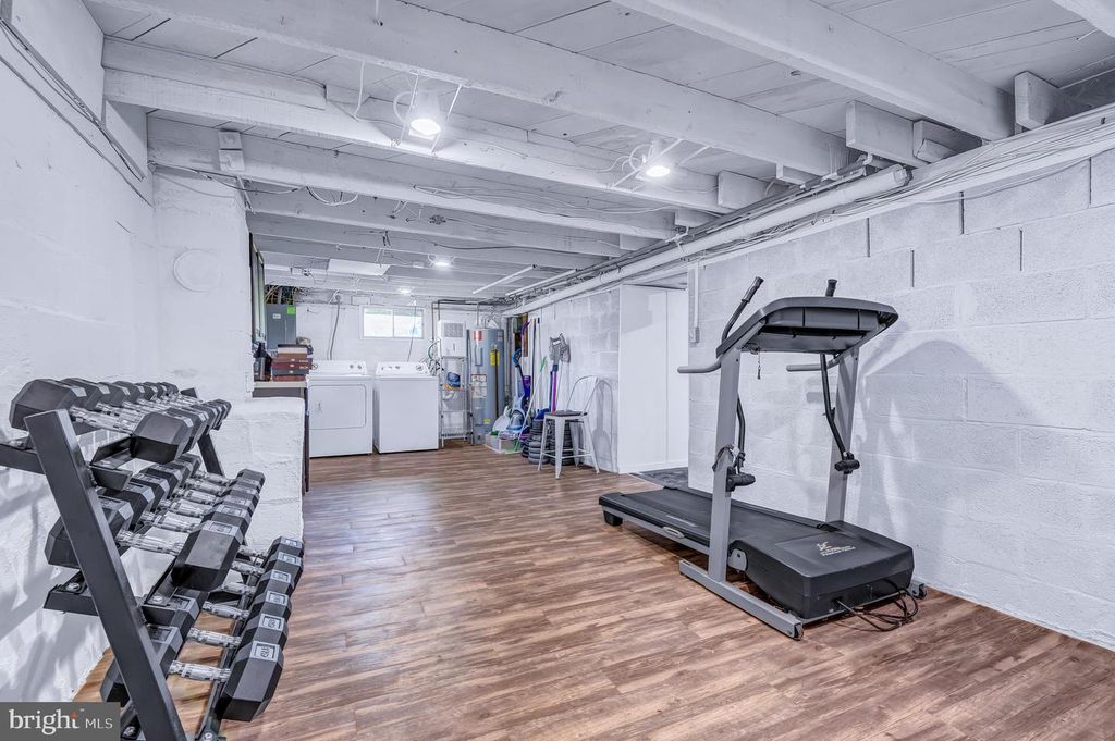 Image 31 of property listing at 2412 JARSEY AVE, Baltimore, MD 21219