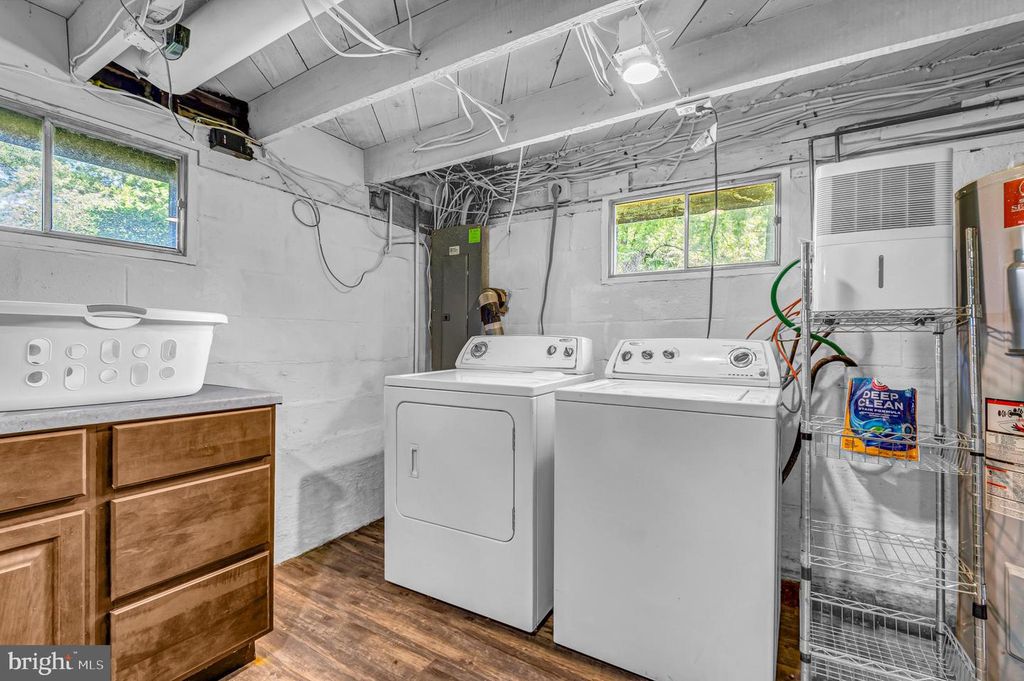 Image 32 of property listing at 2412 JARSEY AVE, Baltimore, MD 21219