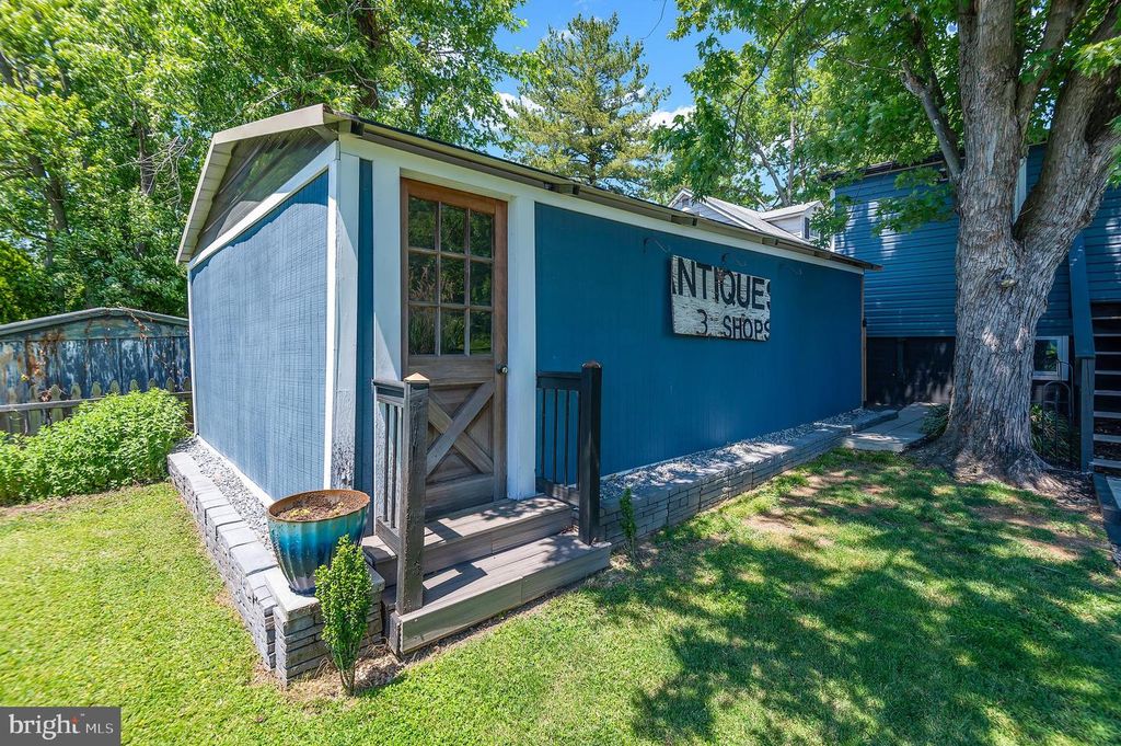 Image 34 of property listing at 2412 JARSEY AVE, Baltimore, MD 21219